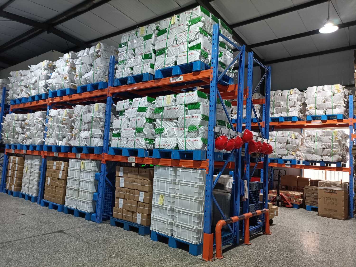 康德專注于食品調(diào)味料已十七年有余，一直注重出品的安全、穩(wěn)定，強(qiáng)調(diào)給商家?guī)韽N師便捷,出品穩(wěn)定，減少能耗，安全有保障！歡迎有意合作老板質(zhì)詢來工廠考察！